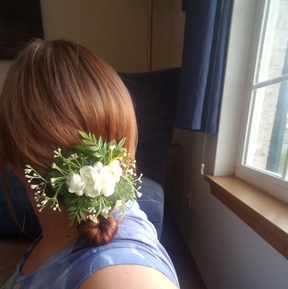 Ranunculus & Baby's Breath Hair Accessory